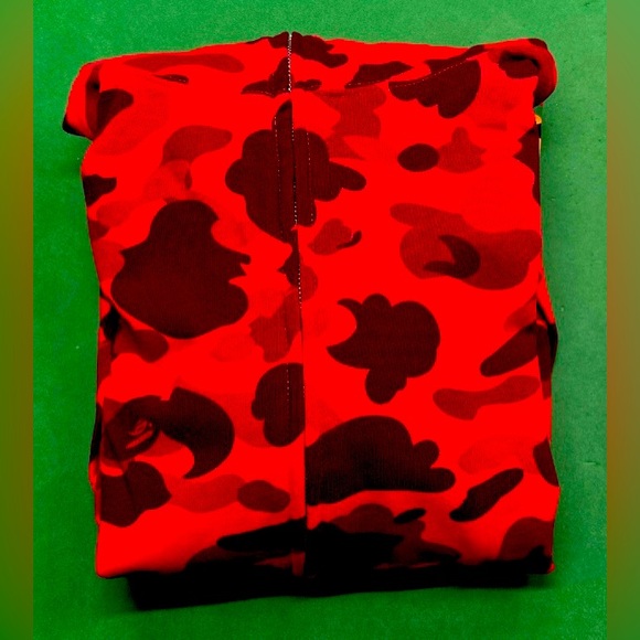 Auth. Red Camo Full Shark Zip Bape hoodie - Picture 5 of 5